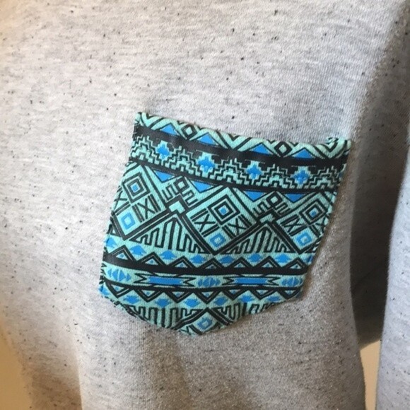 Hurley gray pullover sweater with pocket design size large - Picture 6 of 10